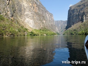 Mexico, Sumidero canyon view from boat