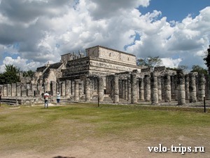 Mexico, Chichen-Itza. Thousand columns palace.