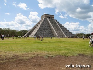Mexico, Chichen-Itza. Main pyramid.