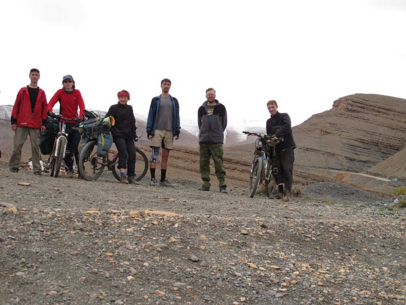 Morocco, Dades gorge. Bicycle group photo