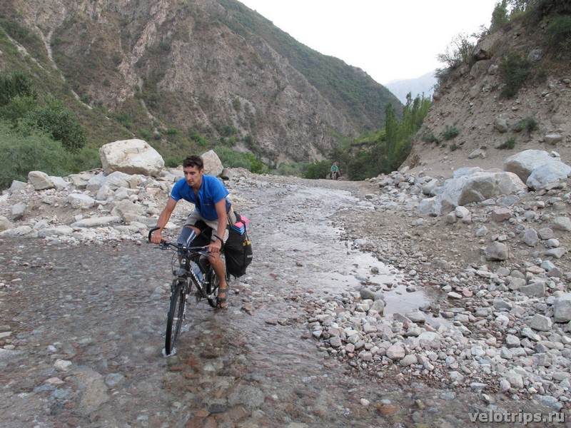 Tajikistan. Cycling across spring on the road