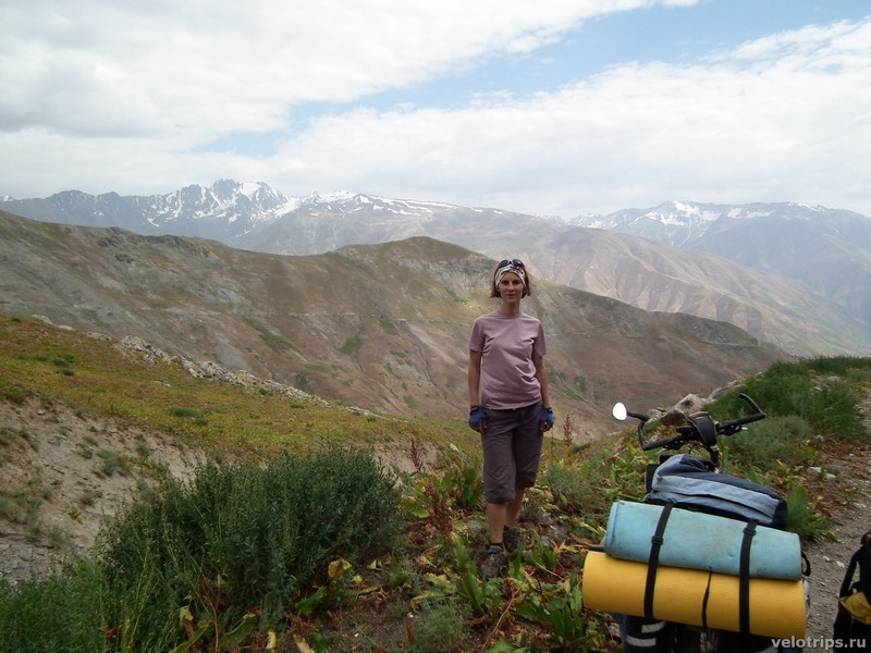 Tajikistan, Rufigar. Yulia with mountains background