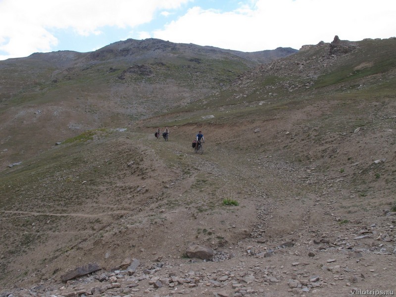 Tajikistan, Rufigar. Mountain downhill by bicycle