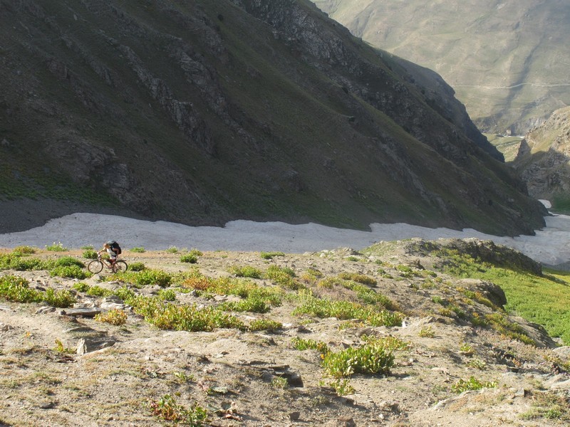 Tajikistan, Rost pass. Sveta climbing with bicycle and rucksack