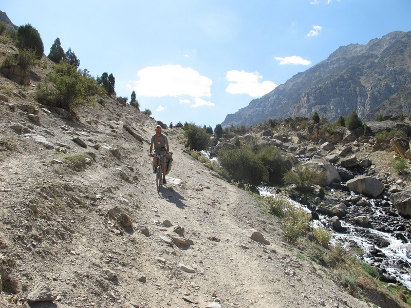 Tajikistan, Rost pass. Cycling down.