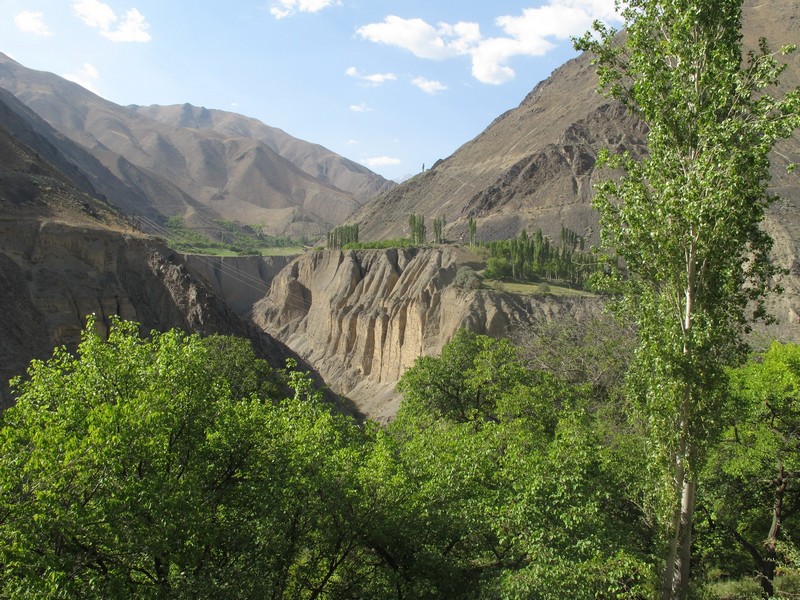 Tajikistan, Zeravshan river. Valley