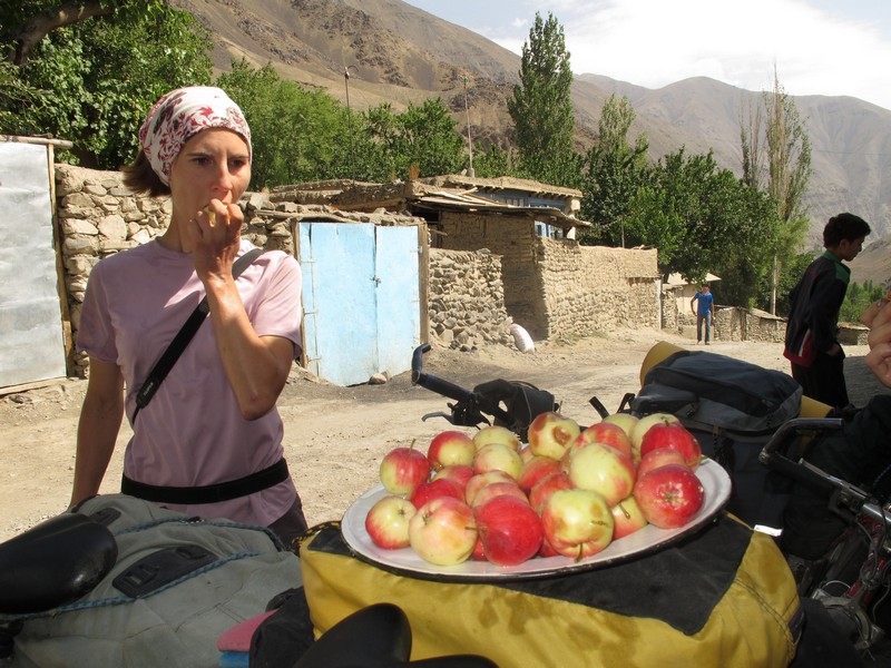 Tajikistan, Zeravshan river. Plate with apples