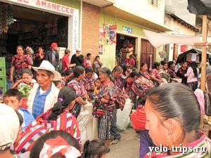 Воскресный базар в Чичикастенанго.