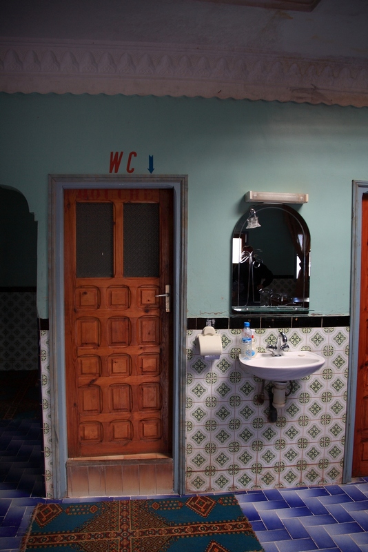 Morocco, Msemrir. Agdal hotel WC