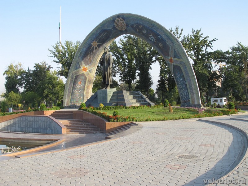 Tajikistan, Dushanbe. Rudaki monument.