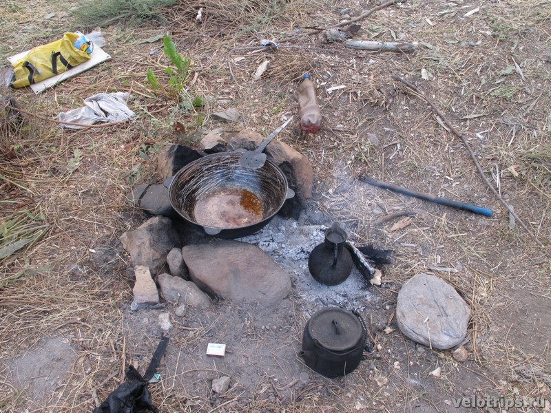Tajikistan, Rufigar. Pilau cooking gears