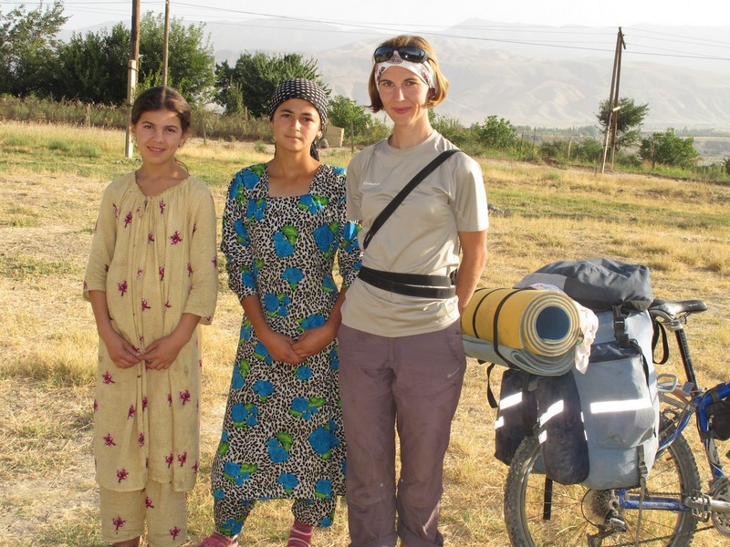 Ayni - Panjakent. Three girls.
